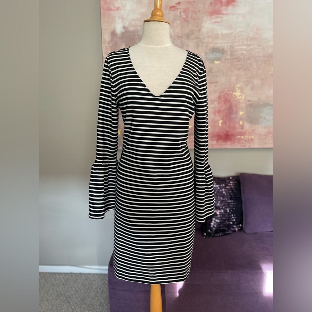 Banana Republic Long‎ Bell Sleeve Dress Midi Black & White Stripped V neck Sz L